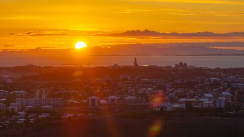 Sólsetur við Reykjavík
